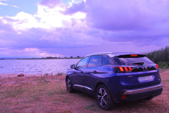 Los cromados están presentes en todo el exterior del Peugeot 3008