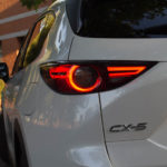 La firma lumínica del Mazda CX-5 es muy característica del modelo