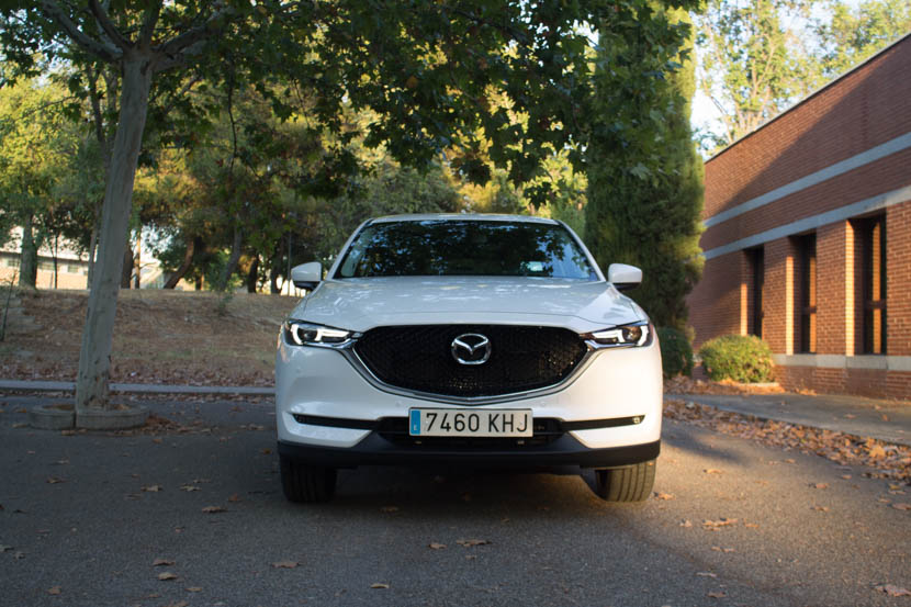 El diseño frontal del Mazda CX-5 es muy minimalista