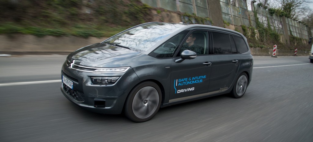 Citroën realiza un trayecto de 300 kilómetros con dos C4 autónomos