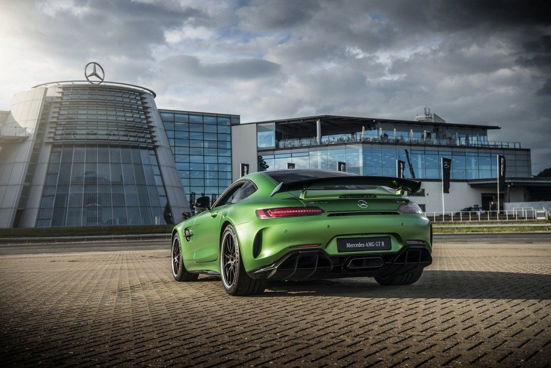 Mercedes AMG GT R: Onboard de la bestia vestida de verde infierno