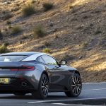 aston-martin-db11-dinamcia-curva