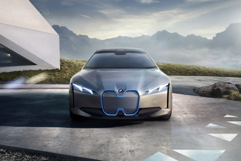 Llega el BMW i Vision Dynamics para imponerse al rey del segmento, el TESLA Model S
