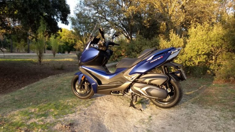 Prueba Kymco Xciting S 400: El scooter de 400 cc más potente y juguetón del mercado