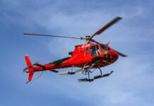 Alfa Romeo lleva el Quadrifoglio al cielo con un helicóptero ultraligero de 160 CV red helicopter in flight