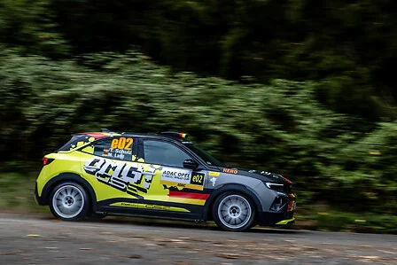 Opel Mokka GSE Rally de Timo Schulz en un tramo de la copa eléctrica