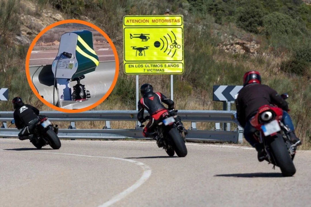 Cinemómetro de control de velocidad de la DGT instalado en un pórtico de autovía