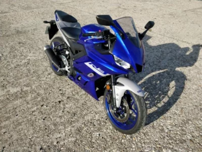 Prueba Yamaha R3: Ligera, ágil y potente