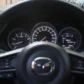 Los indicadores del Mazda son clásicos, haciendo una mezcla de relojes analógicos con un display digital en la parte derecha