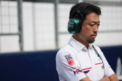 Logotipo de Honda Racing Corporation en las instalaciones de un circuito de Fórmula 1