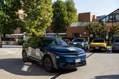 Lancia Gamma azul en la presentación del premio Auto Europa 2027
