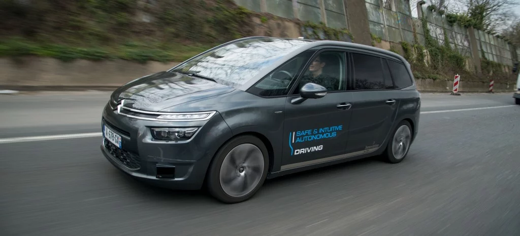 Citroën realiza un trayecto de 300 kilómetros con dos C4 autónomos